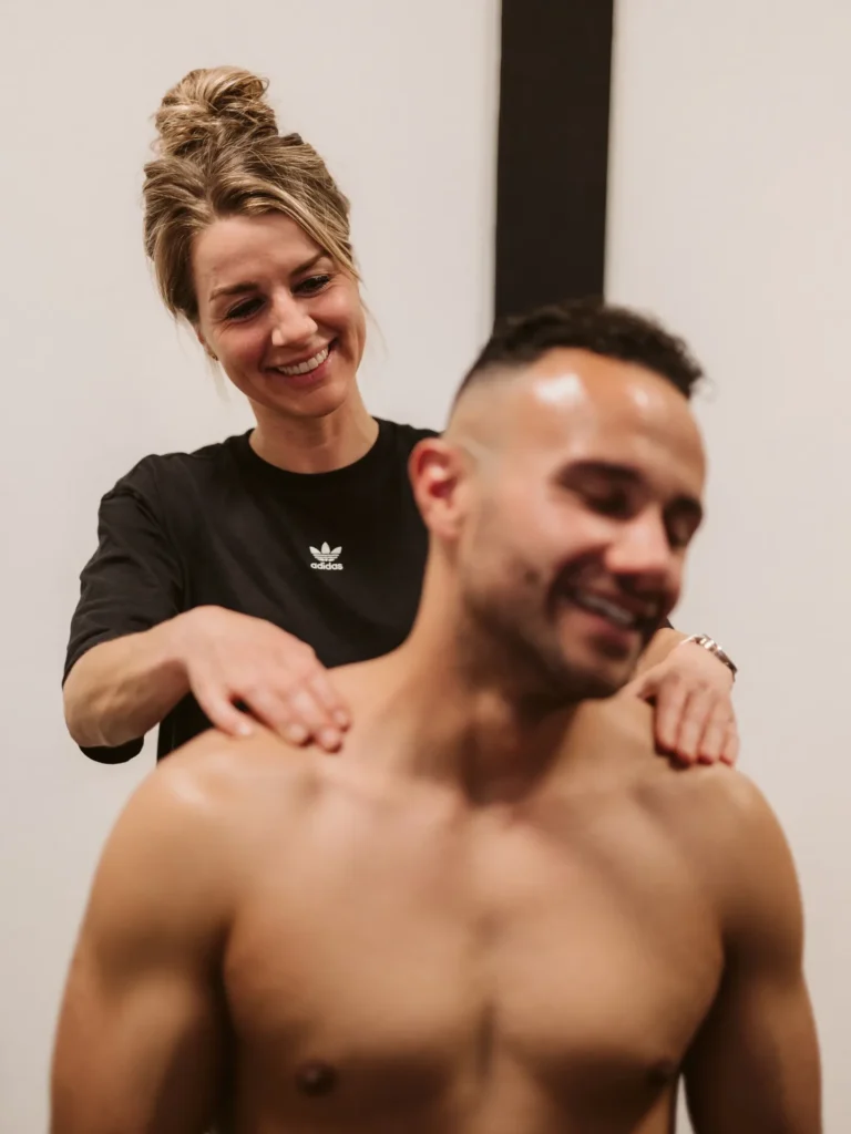 Nek- en schoudermassage bij Fit-Boost in Alkmaar