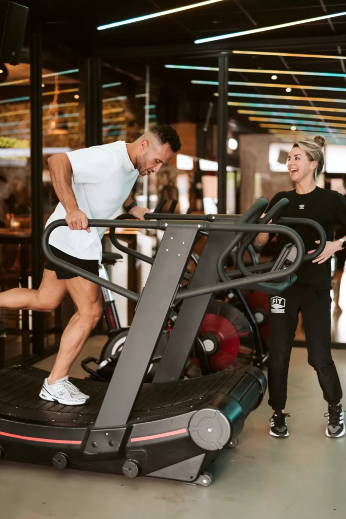 Looptraining op de loopband onder begeleiding van de fysiotherapeut